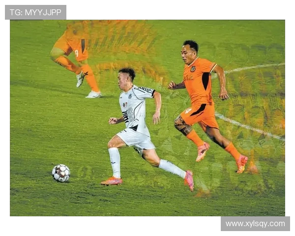 足球明星的荣耀与挑战:从赛场到生活的全方位解析 足球明星的荣耀与挑战:从赛场到生活的全方位解析