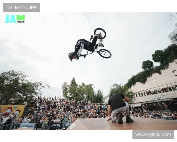 北京极限运动队在滑板精英赛中的灵活性表现与技术分析